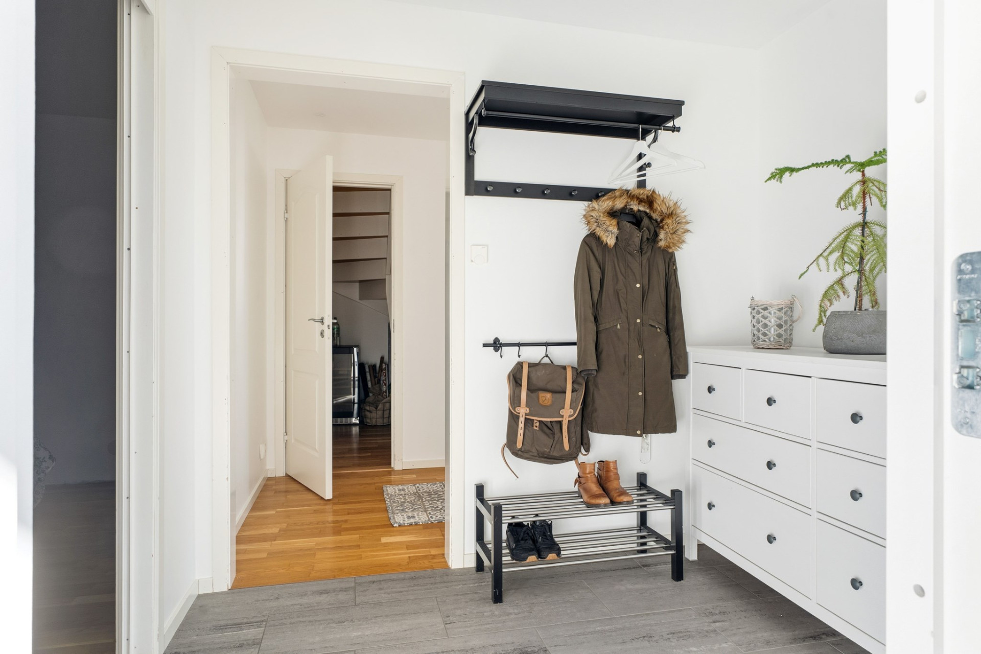 Hall, vån 1 Lilla Sörikringsvägen 9-49