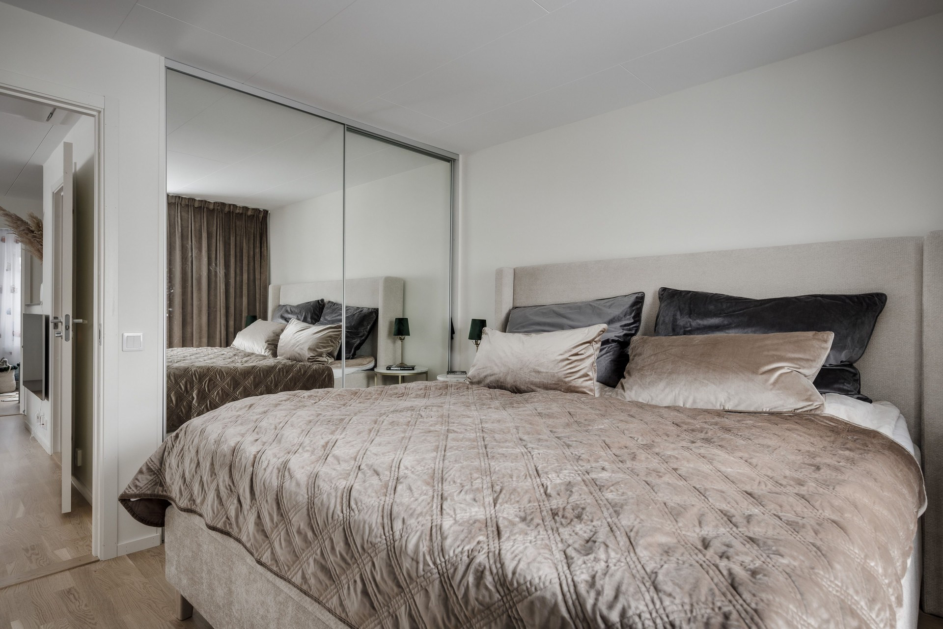  Huldrornas väg 15-16