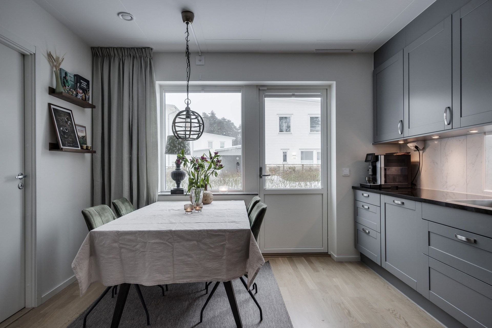  Huldrornas väg 15-8