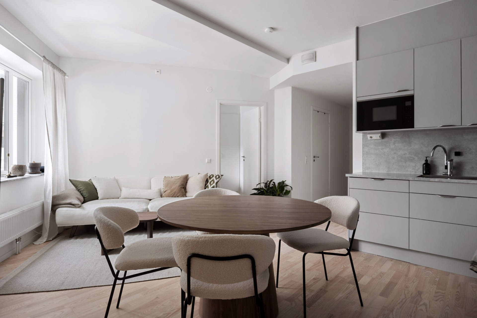  Karlavagnsgatan 1-10