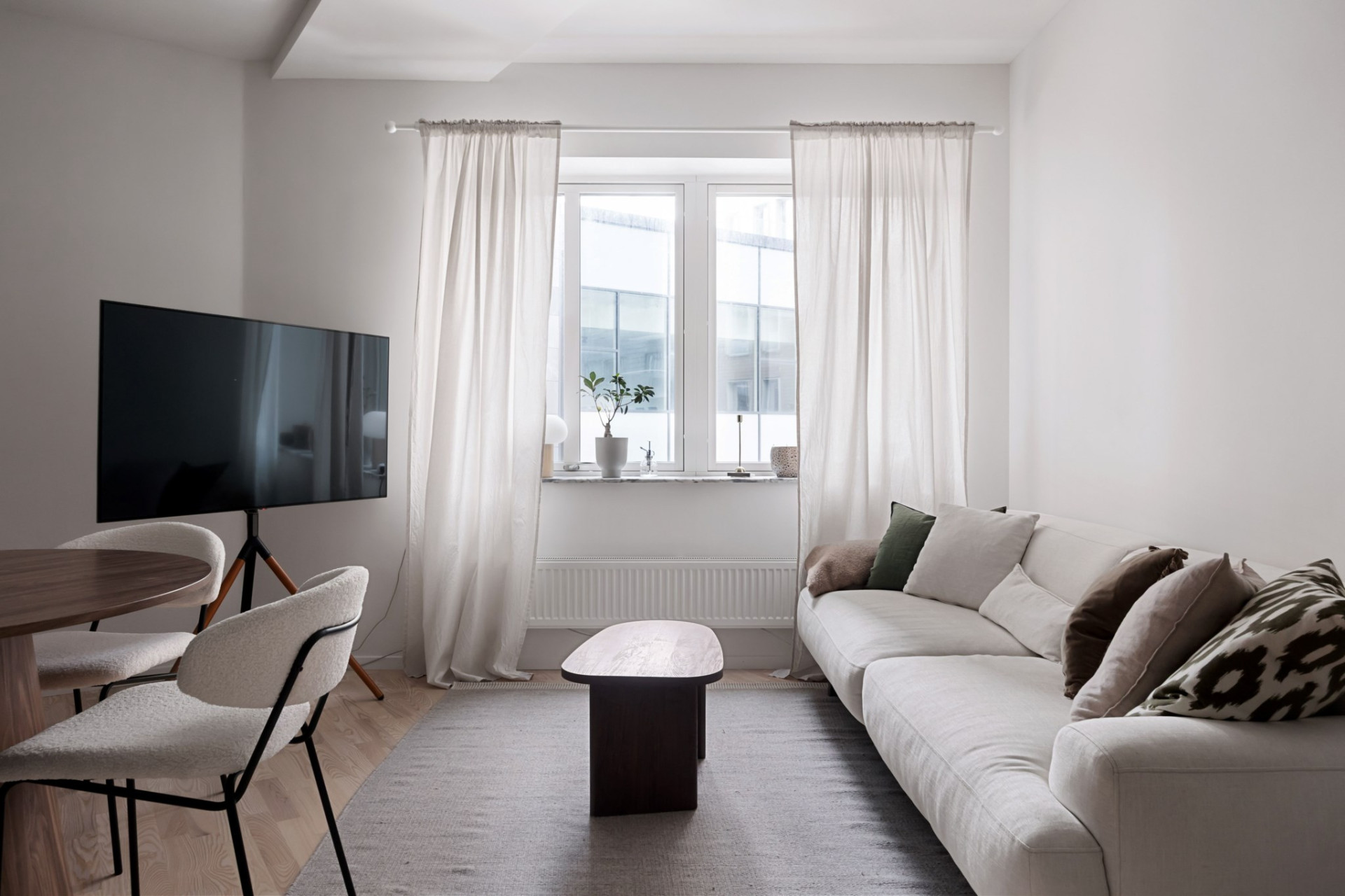  Karlavagnsgatan 1-12