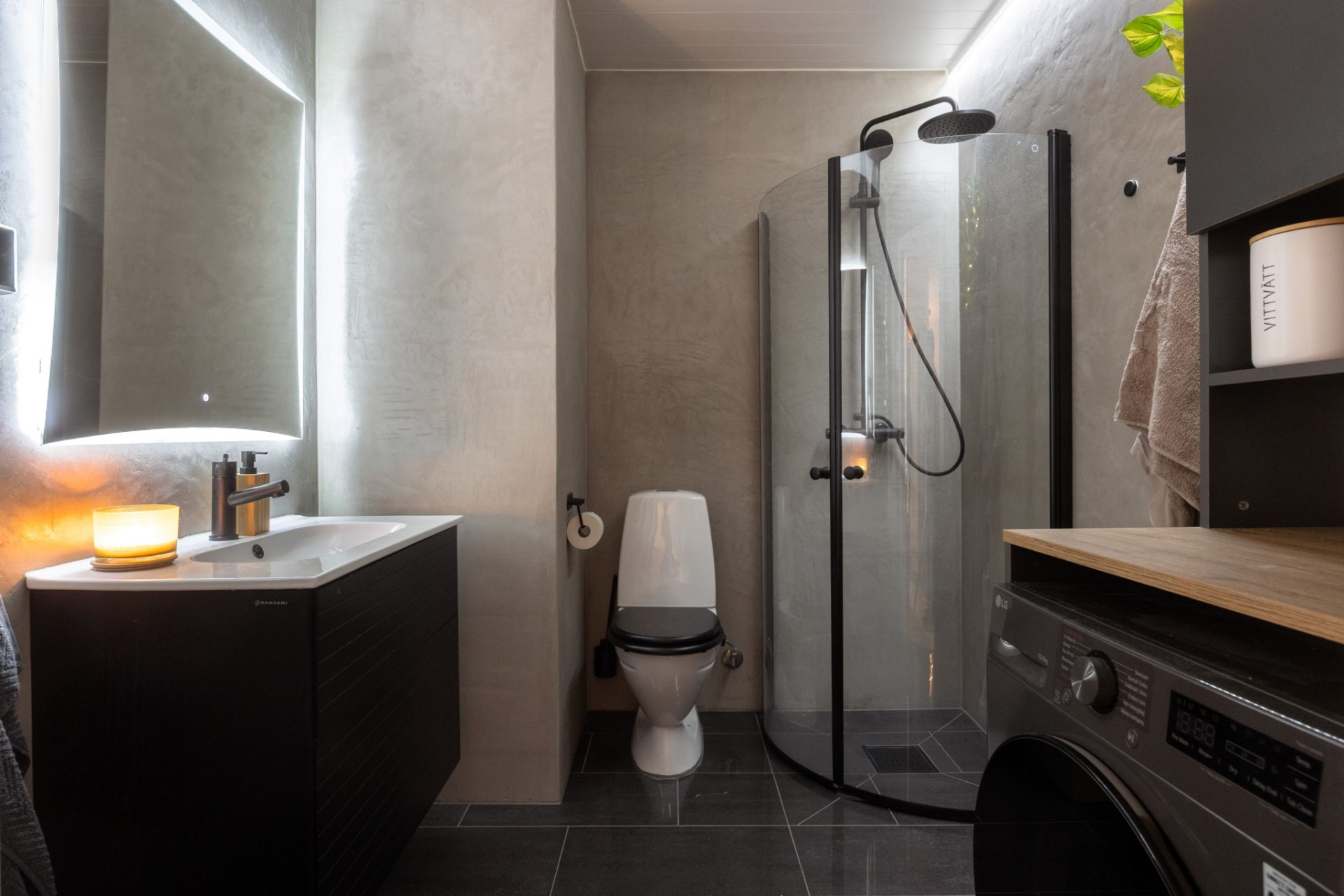  Gamla Flygplatsvägen 32D-20