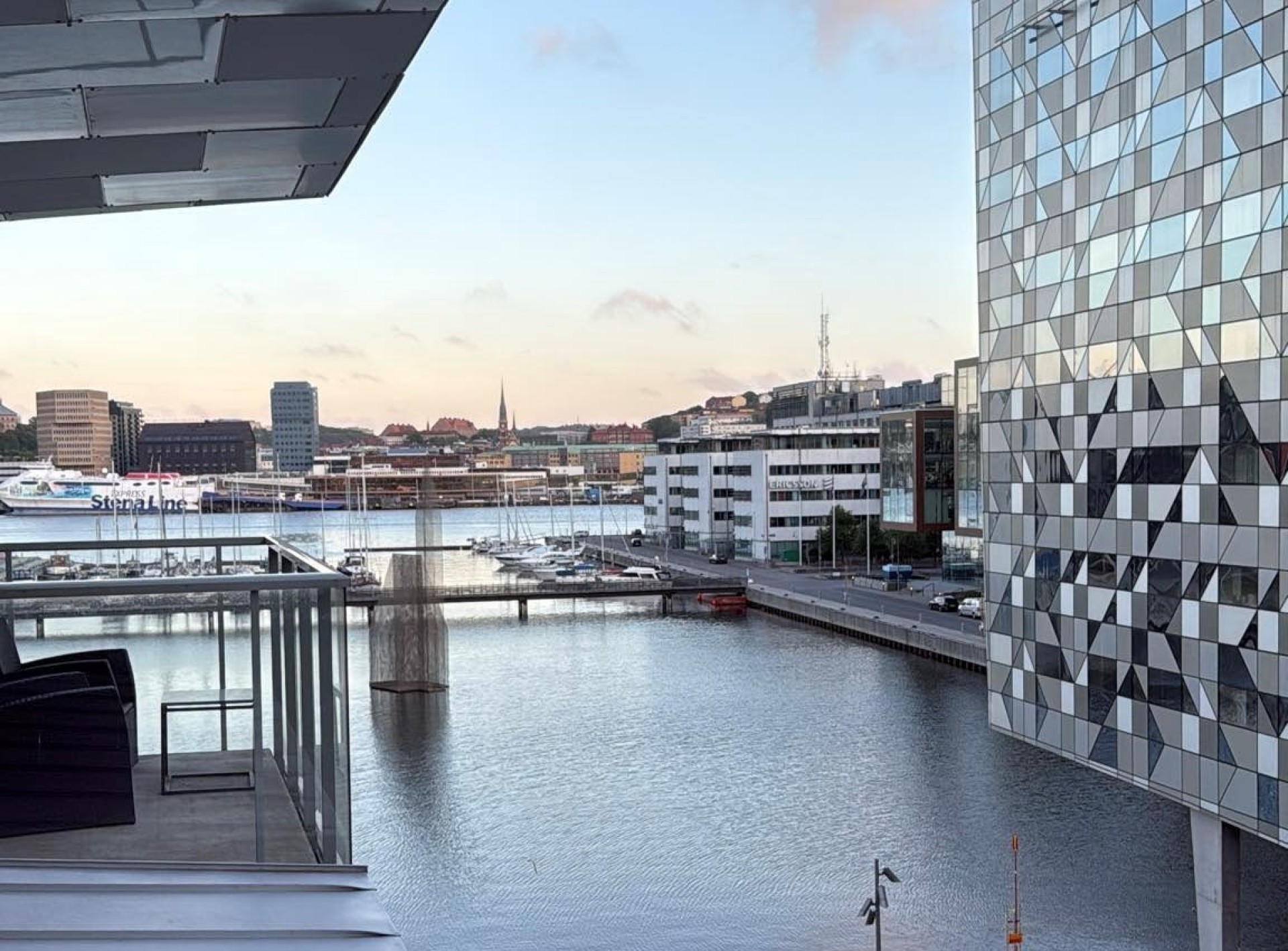 Säljarens egna bild Lindholmshamnen 40-2